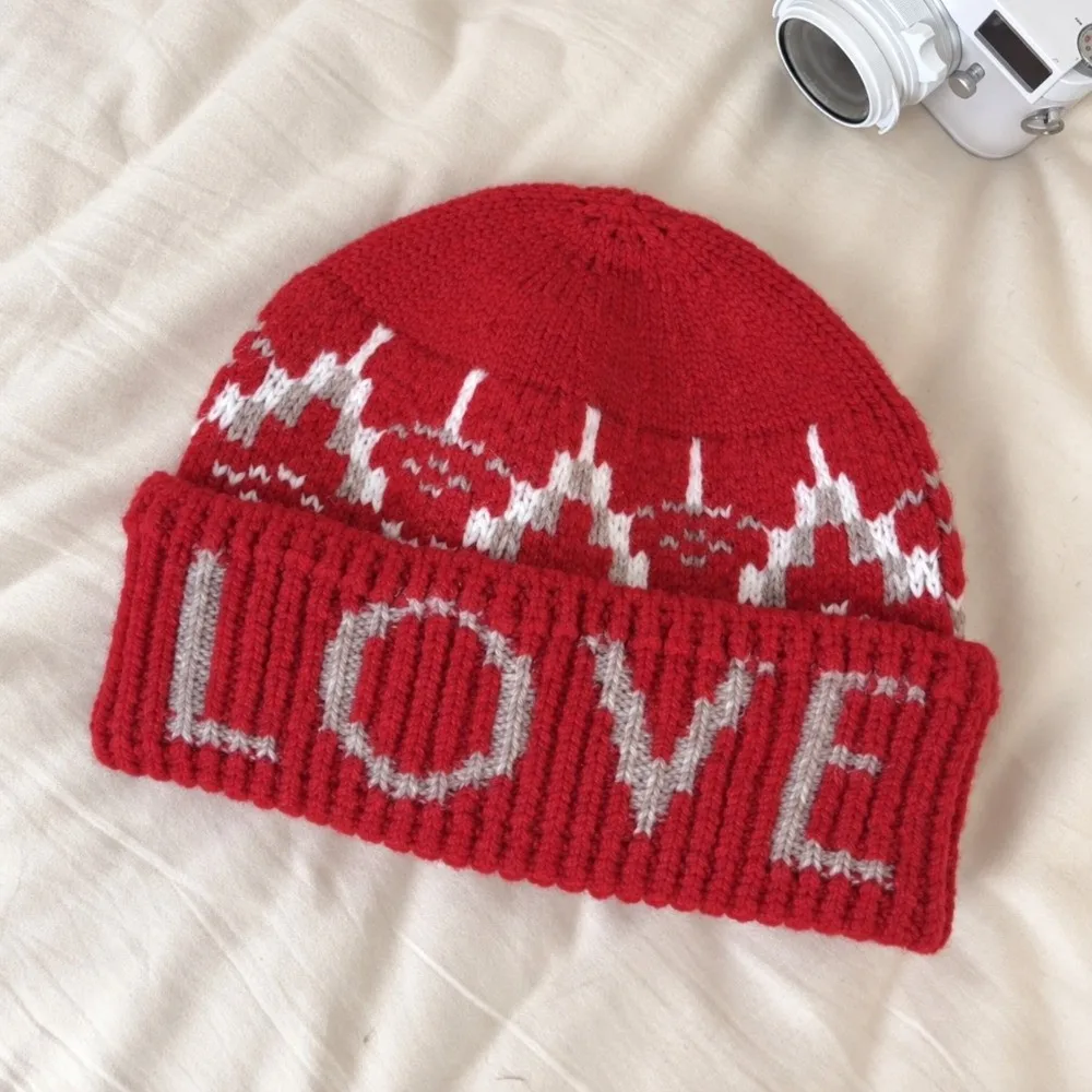 Cozy Polyester Slouchy Beanie Knitted Hat 56cm To 58cm Face Slimming Love Letter Jacquard Beanie Warm Thick Winter Hat Student