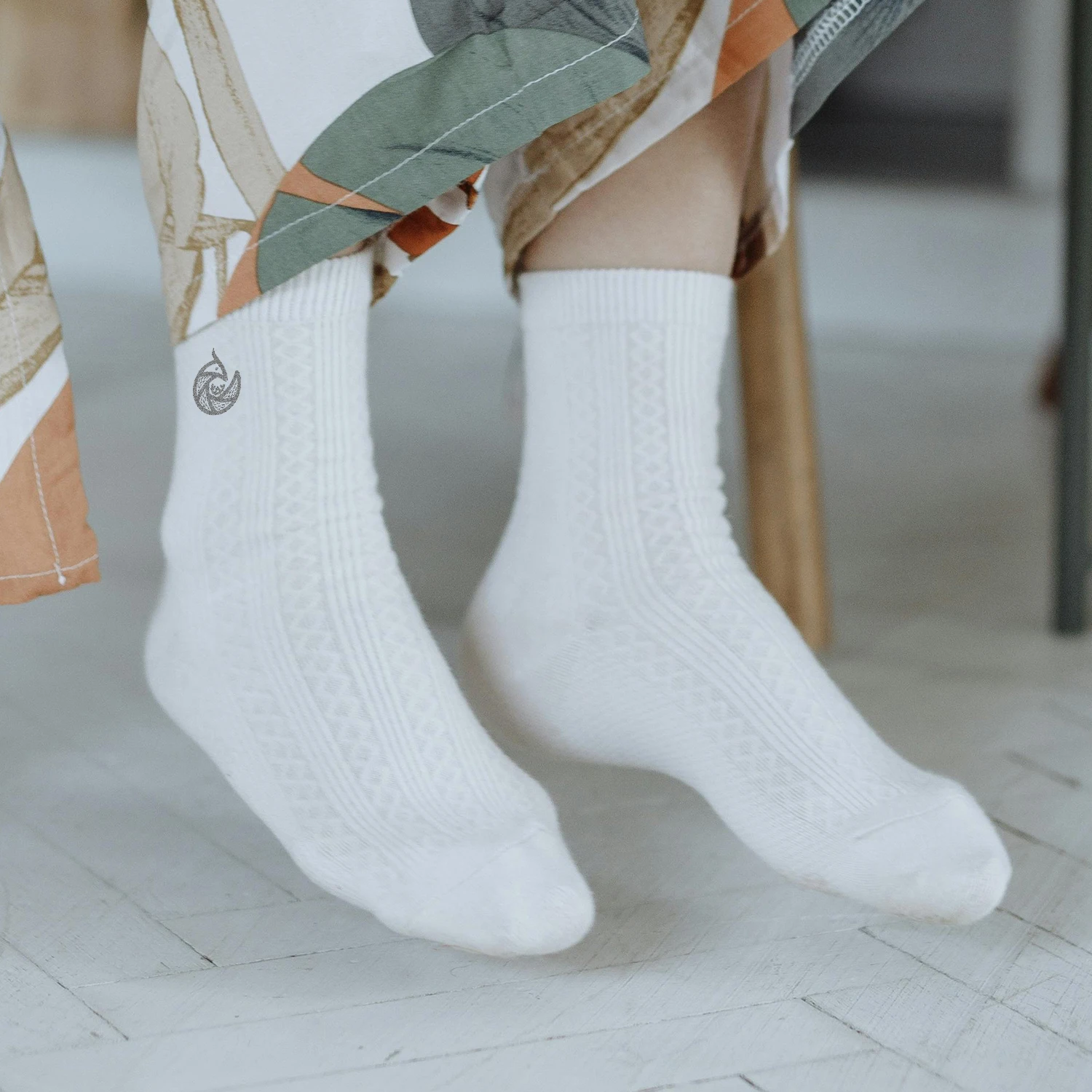 Men's and women's socks are odor resistant, comfortable, and fashionable