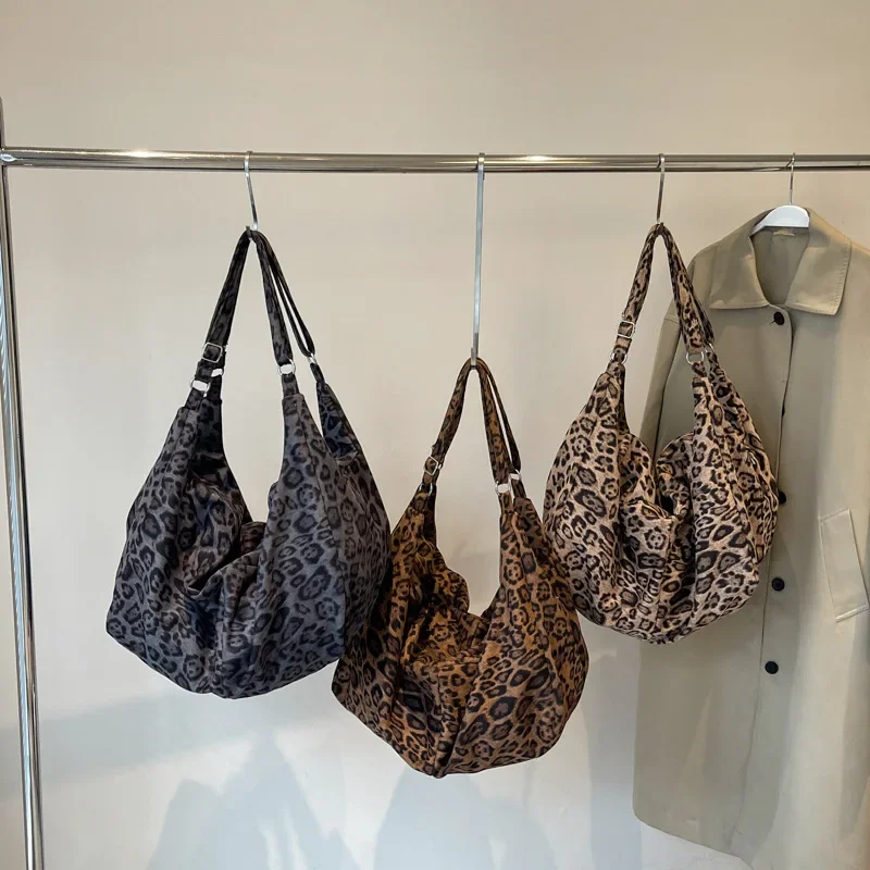 ทุกวันเรียบง่ายและขี้เกียจสไตล์ Retro Leopard พิมพ์ Tote กระเป๋า 2024 ฤดูใบไม้ร่วงและฤดูหนาวใหม่ขนาดใหญ่ความจุไหล่กระเป๋า