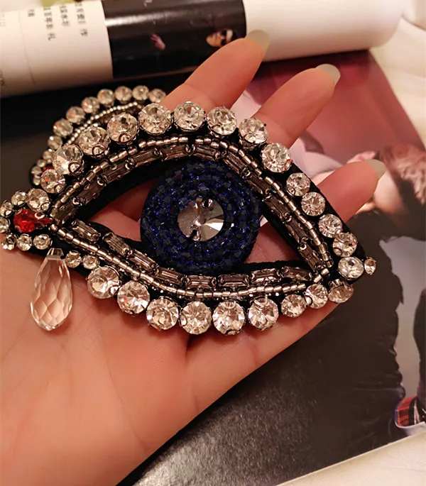 1piece Handmade beaded diamond eye brooch Korea cute atmospheric coat corsage pin accessories female