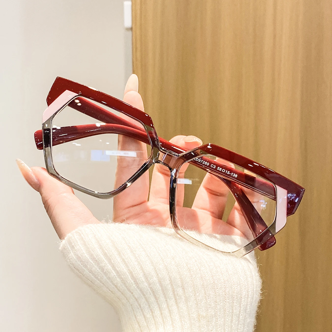 1 Pair of Women's Multi-Color Polygonal Full-Frame Glasses, Trendy and Eye-Catching, Stylish and Unique Women's Non-Prescription Glasses, Suitable for Girls' Gatherings, Casual Outings, Store Visits, and Outdoor Photog