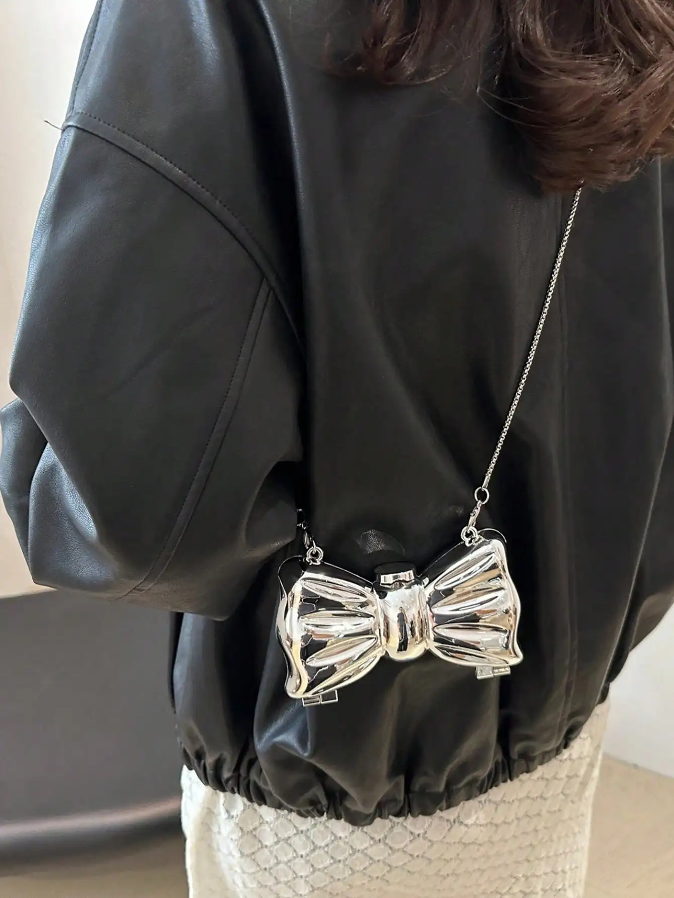 Mini Acrylic Electroplated Metallic Silver Shiny Bow Decor Clutch Bag, Versatile Women's Personalized Fashion Chain Lipstick Pouch, Jewelry/Earphone/Cosmetic Storage Box, Gift For Ladies, Suitable For Valentine's Day, Party SG25042792555185599 view 6