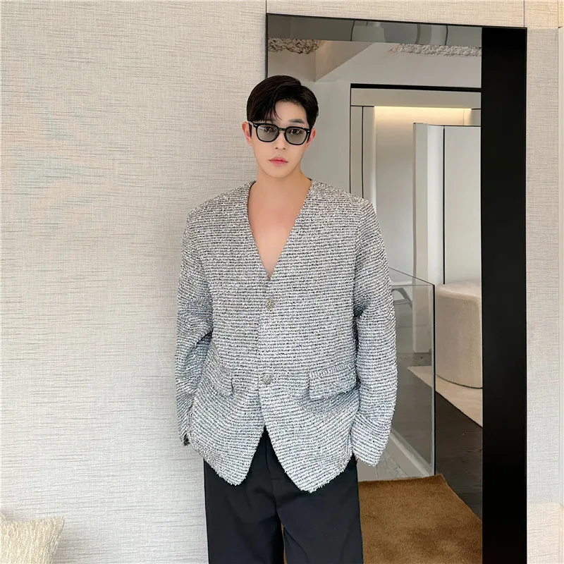 

Корейский стильный пиджак с пайетками для мужчин: дизайнерская модель, маленький размер, серебристый цвет, с лацканами, повседневный, свободный крой, из полиэстера