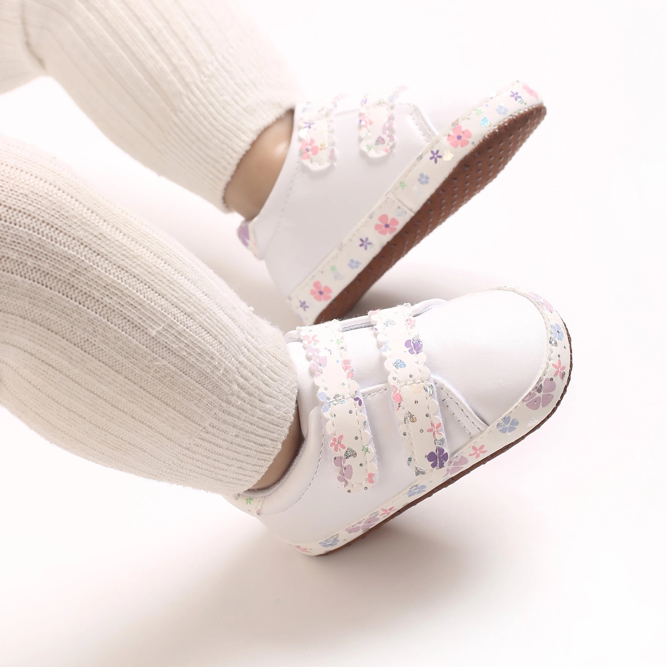 Niedliche Baby-Sneaker mit Blumendekor, weiche rutschfeste Sohle, Lauflernschuhe für Kleinkinder, doppeltes Klettverschlussband, atmungsaktiv, niedliche Babyschuhe für das Kinderbett. – Detail 11