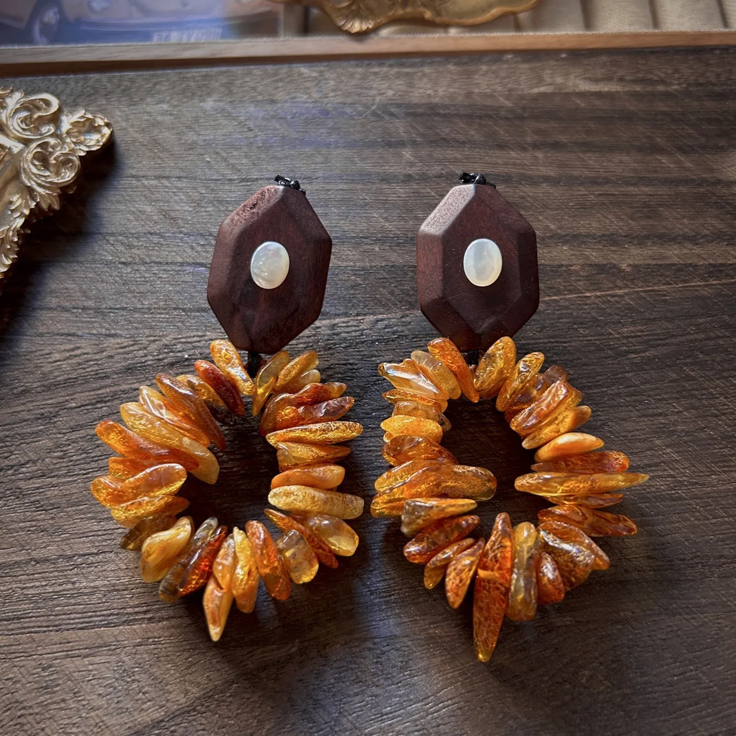 Monies retro style wooden earrings, natural shell inlaid with beeswax, exaggerated large earrings 925 silver needles
