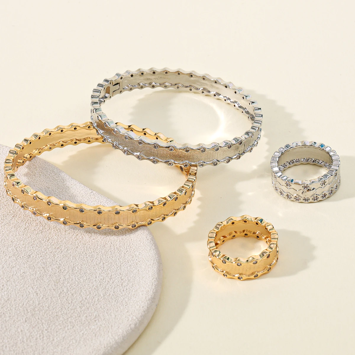 Vintage Wavy Gear Texture Bangle & Ring Set, Vertical Grain Inlaid Crystal Hinged 2Pcs Jewelry Set