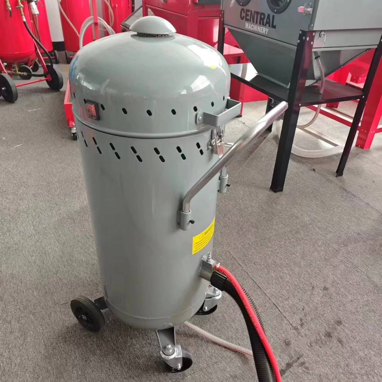 وعاء السفع الرملي بدون غبار ودوري آلة تفجير الرمل لعلاج السطح #1