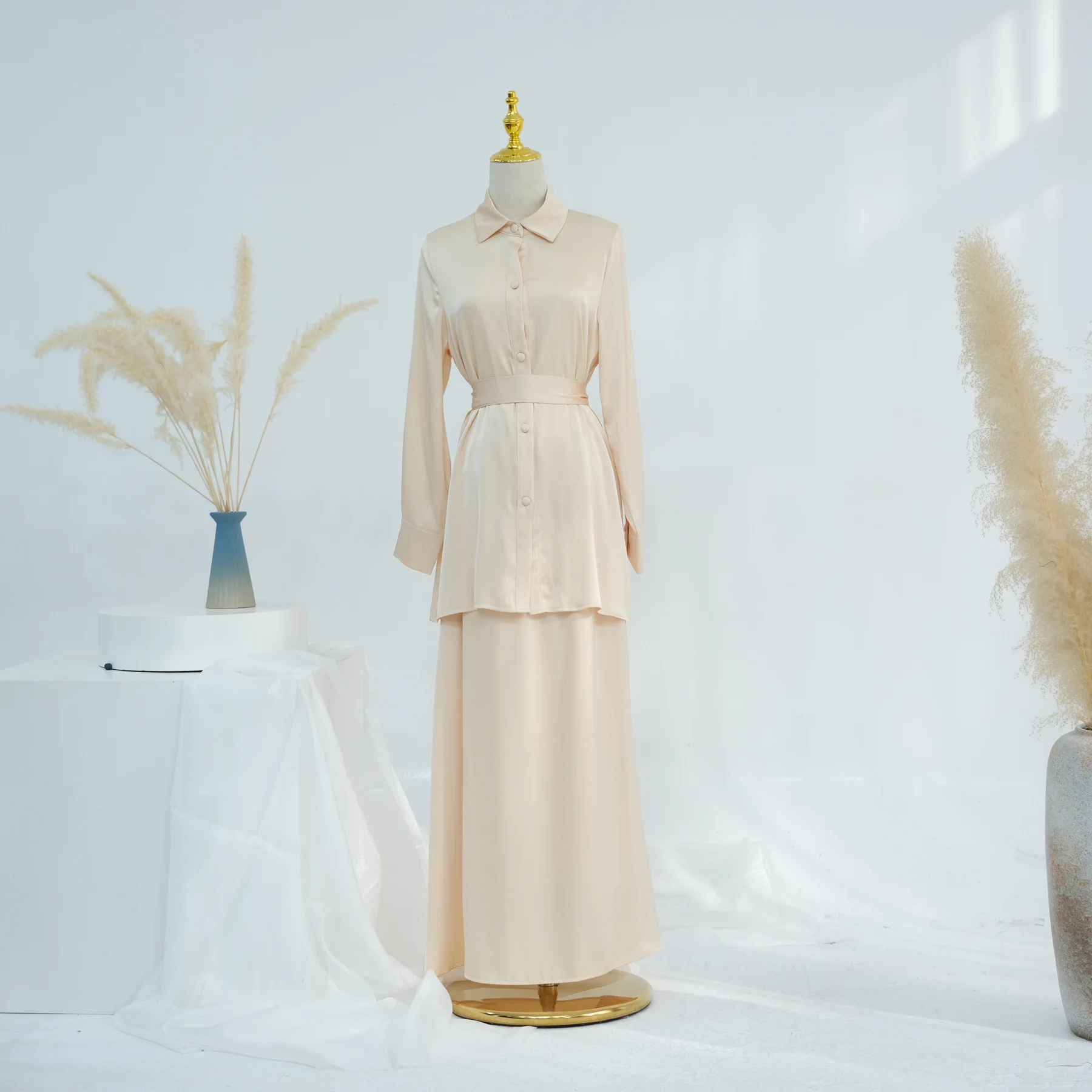 Loriya สีทึบขนาดเล็กสด Lace Up ดูไบ Top + ชุดกระโปรง Lr561 ชุดยาวมุสลิม Robe Abaya Ramadan ดูไบหรูหราอิสลาม Elegant