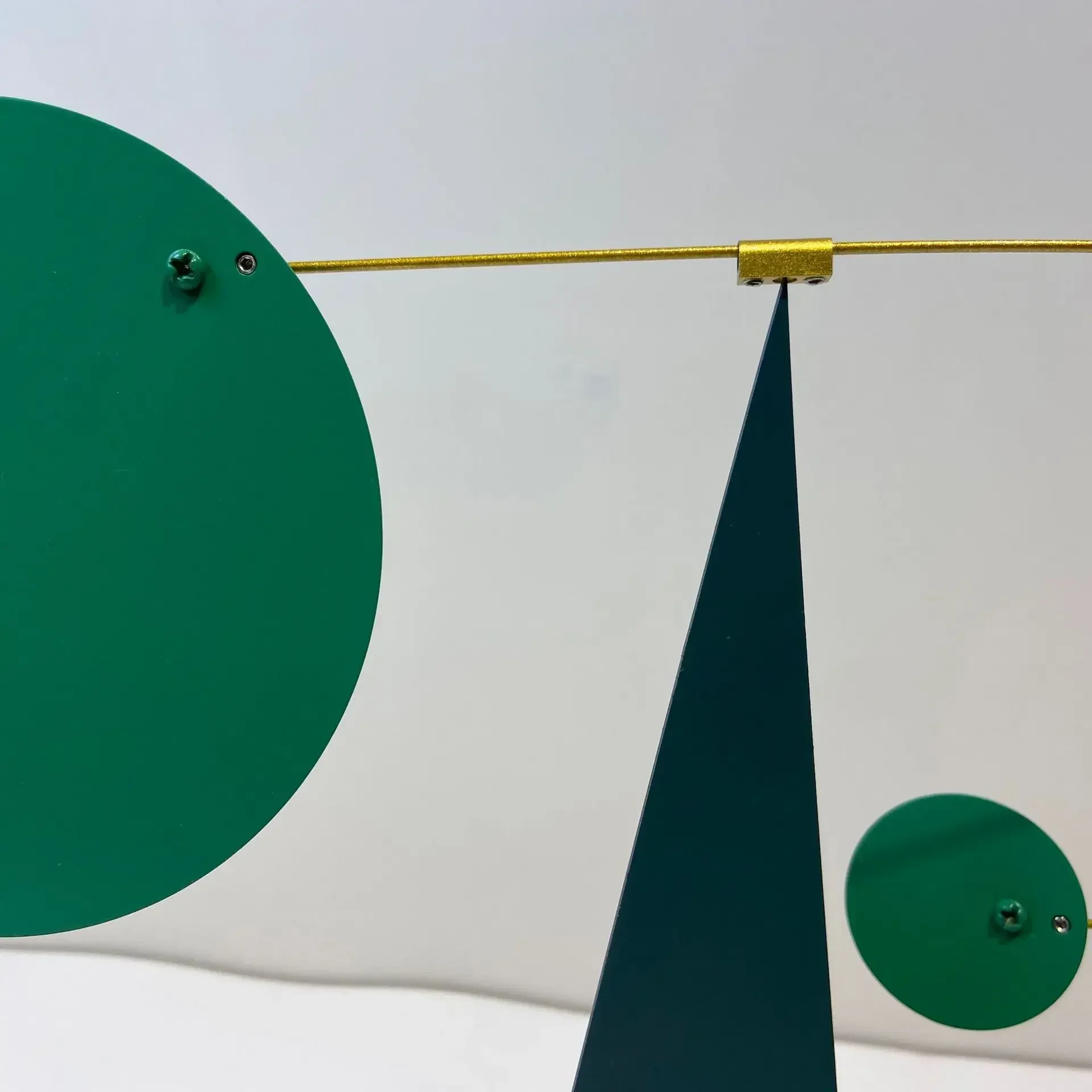 التوازن الحديث البسيط الحلي الهندسية الديناميكية Morandi المفروشات المعدنية الناعمة ديكور فني منزلي