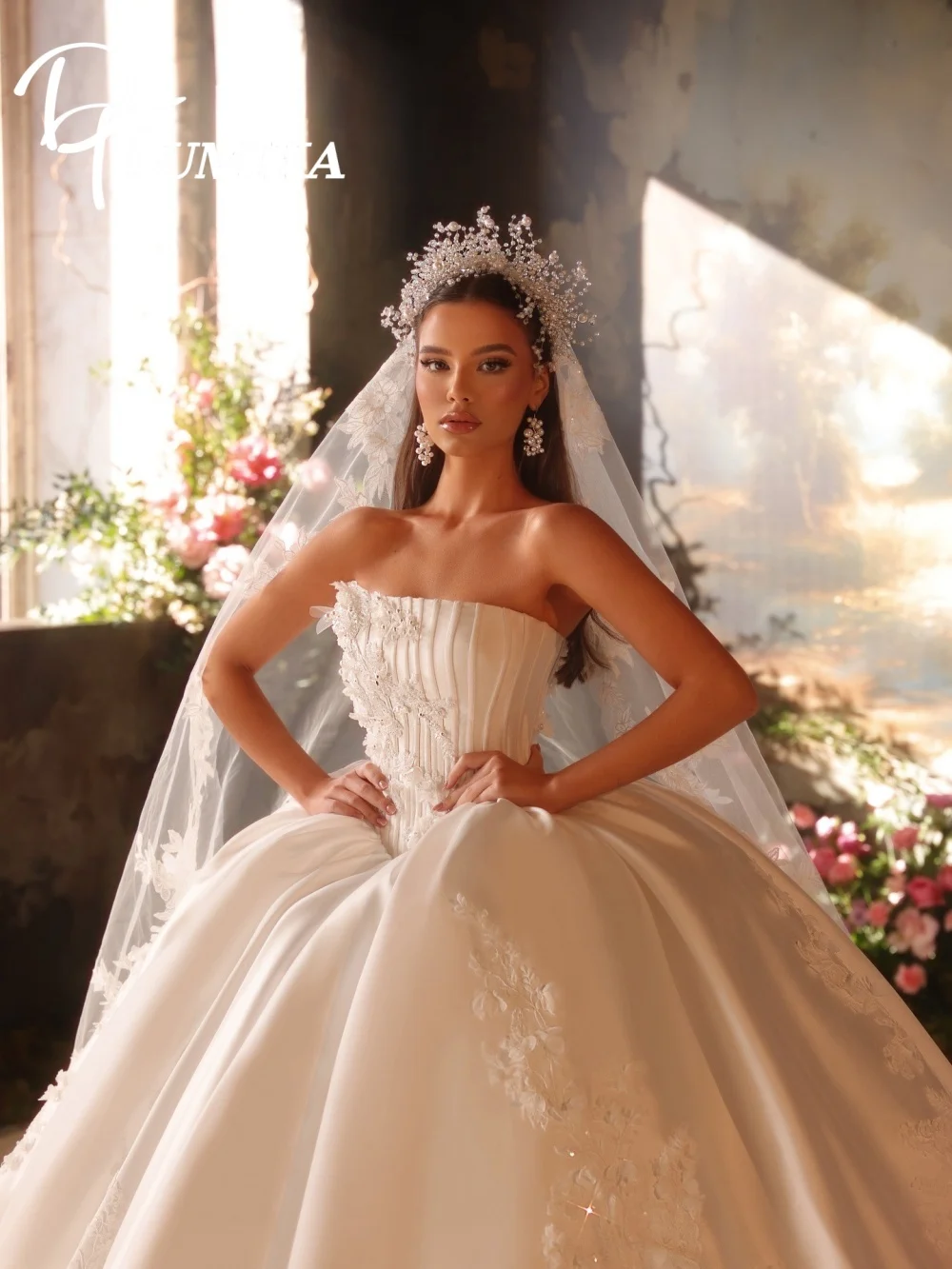 

Luxurious Sleeveless Lace Trim Wedding Dress 2026 Bridal Dress Dramatic 3D Floral Applique TrainBridal Gown Vestidos De Novia