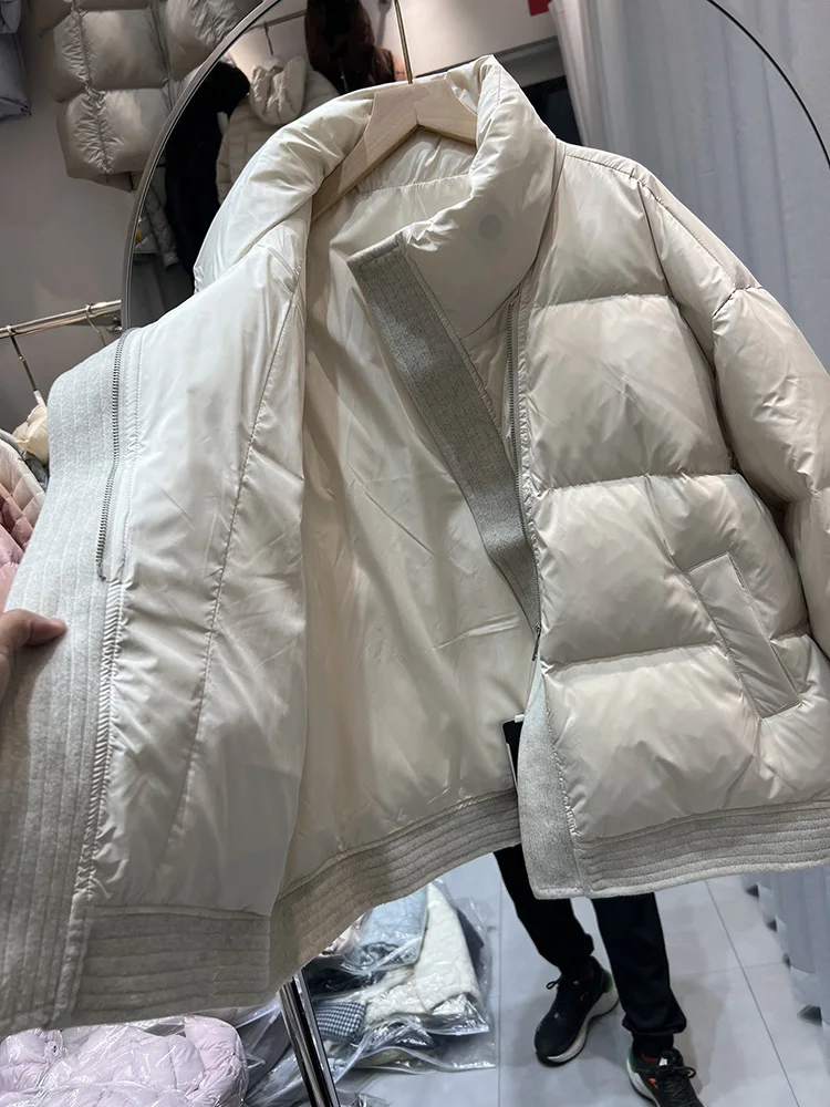سترة نسائية شتوية جديدة موديل 2025 بياقة واقفة وتصميم عصري قصير سترة فضفاضة من ريش البط الأبيض