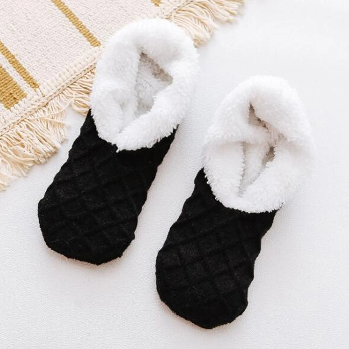 Women\'s Warm Solid Color Floor Socks Non Slip Plush Knitted Coral Fleece Socks No Show Socks Indoor Slippers Socks