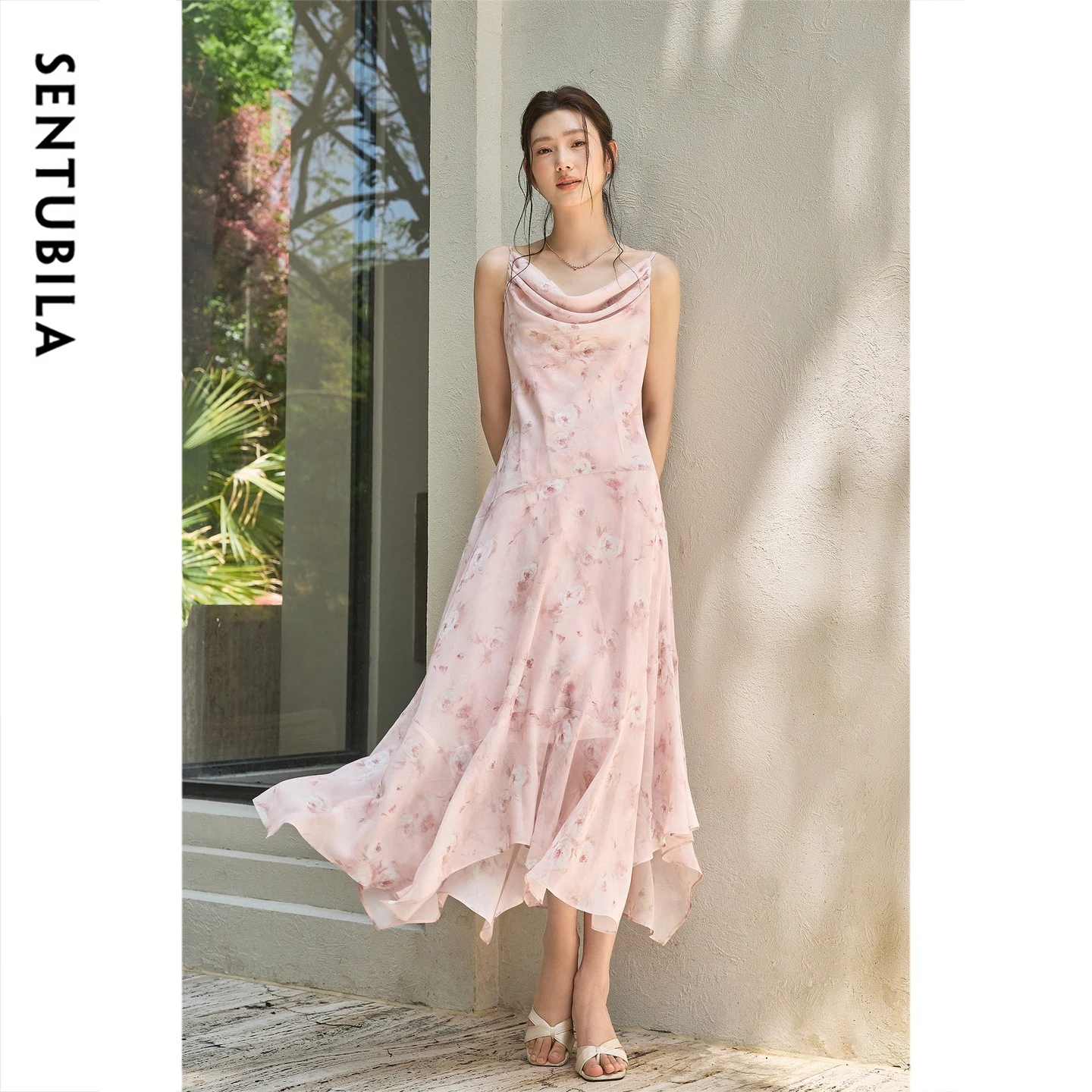 SENTUBILA Damen Sommer-Slip-Kleid 2026 – Elegantes Chiffonkleid mit schwingendem Ausschnitt und rosa Rosenblütenmuster für Damen 162LD7120