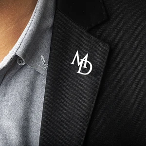 Personalisierte anfängliche Tangula für Männer, anfängliche Edelstahlbriefe, Reversnadel, personalisierte Ehe bester Mann Schmuck 10 Hauptverkäufe Custom Pin - №6