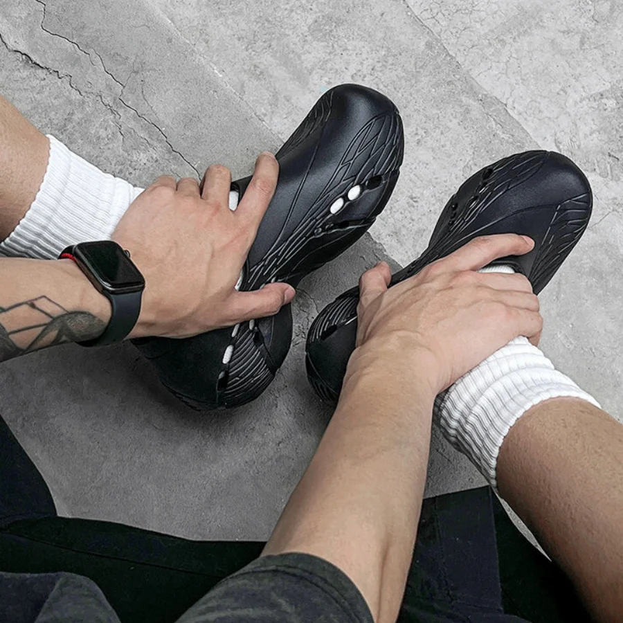 Men's Summer Solid Color Chef Clogs Outdoor Closed Toe Slip-On Sandals Non-Slip EVA Beach Shoes for Garden Pool Vacation Slipper