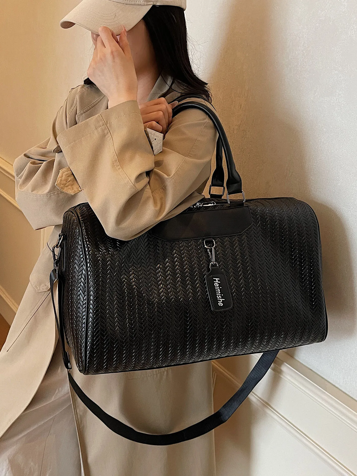 2025-new-large-capacity-woven-crossbody-bag-lightweight-travel-shoulder-bag-for-men-and-women-short-trip-fashion-trend-bag
