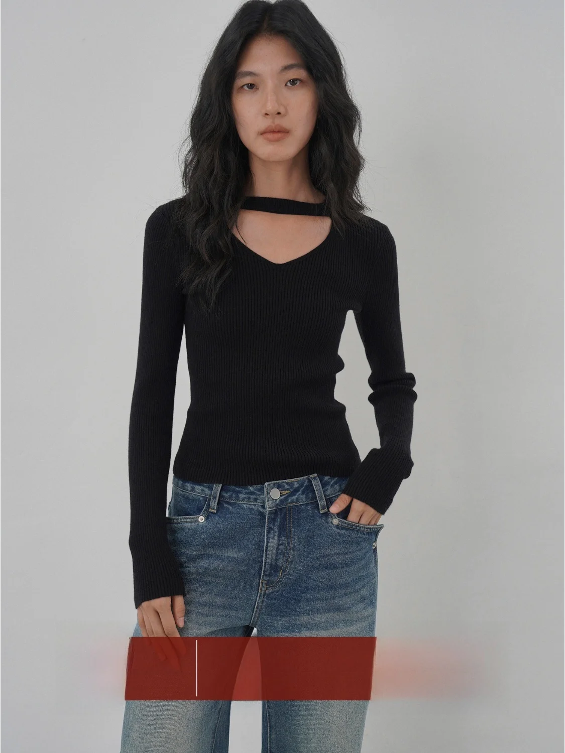 

EIGHTHMONTH Women's Slim Fit Long Sve V-Ne Knitted Base irt Bla Casual Sle Autumn New Arrival Inner Wear Top