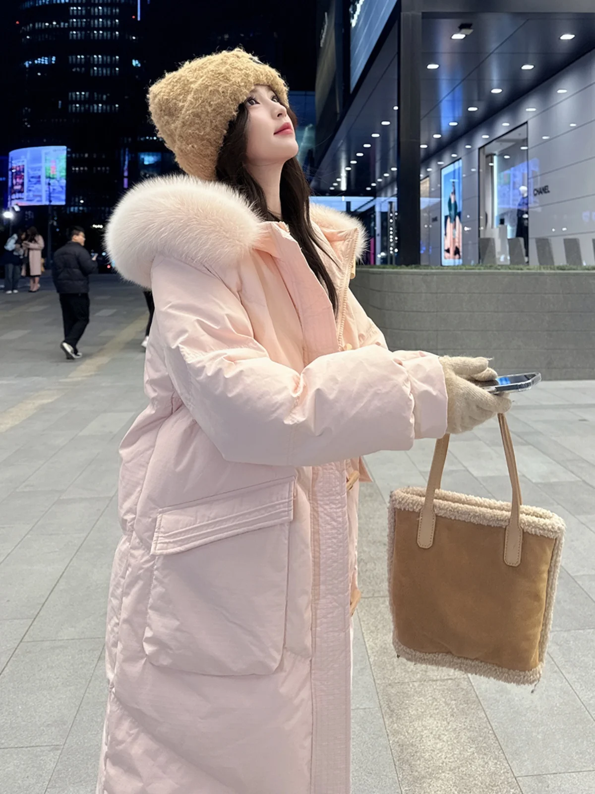 ピンクのフード付きダウンジャケット女性の冬の新しいスタイルミッドレングスルーズアンチエイジング肥厚大きな毛皮の襟90ホワイトダックダウンコート