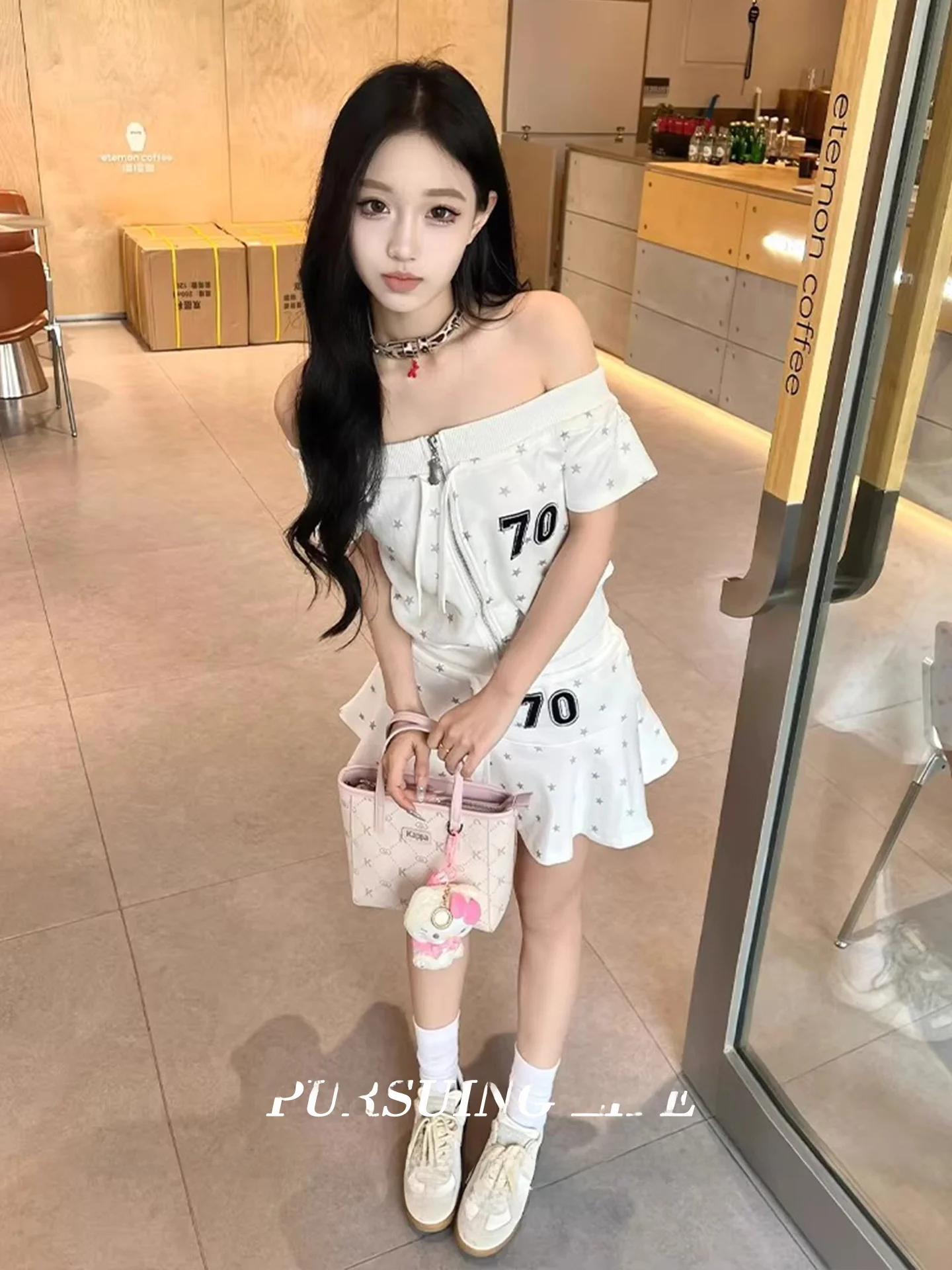 

Американский спортивный комплект для женщин: топ на одно плечо с принтом звезд и укороченная юбка с завышенной талией, комплект из двух предметов с коротким рукавом