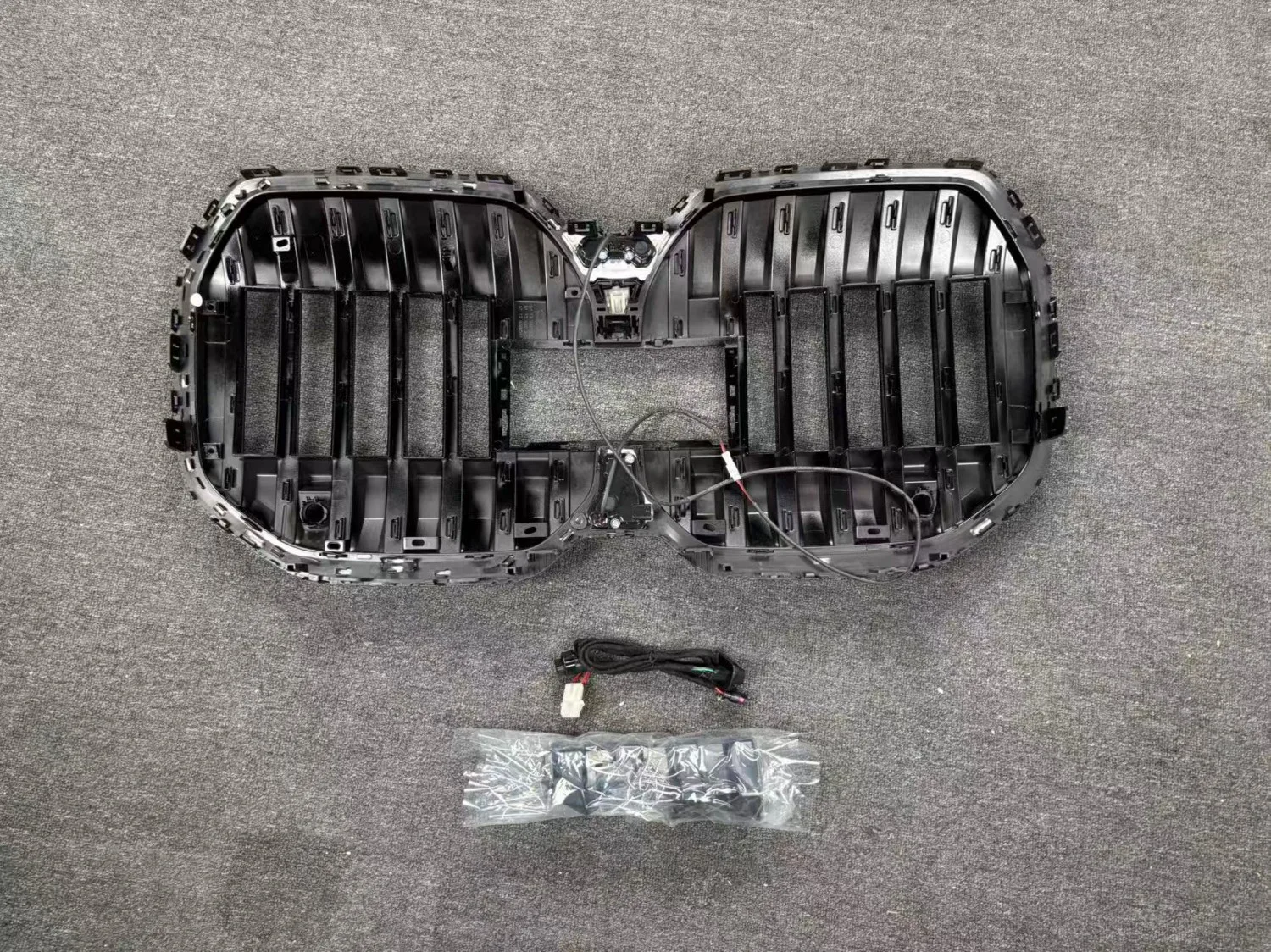 High Quality Car Grille Suitable For BMW 7 Series 740I 760I G70 Black Grillr Front Bumper Grille