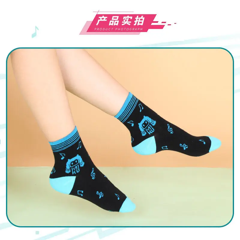 Hatsune Miku two-dimensional anime men and women new personalized creative simple breathable mid-tube four-season cotton socks