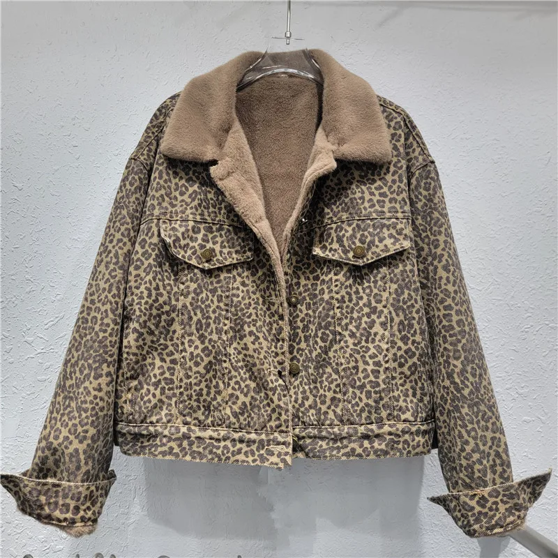 

Женские джинсовые пальто, куртки из искусственного меха норки, леопардовый принт, карман, длинные рукава, отложной воротник, толстая уличная одежда, повседневная зима 2023 г.