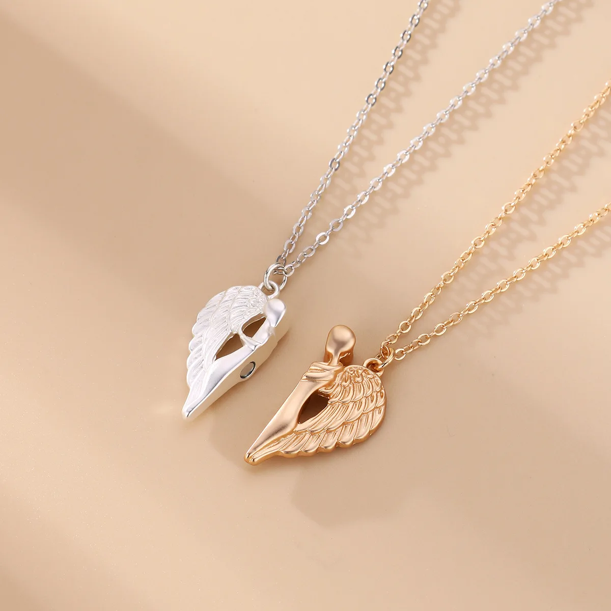 Stainless Steel Magnetic Wing Couple Necklace Fashion Chain for Men and Women Good Friend Gifts Mother Daught Necklace
