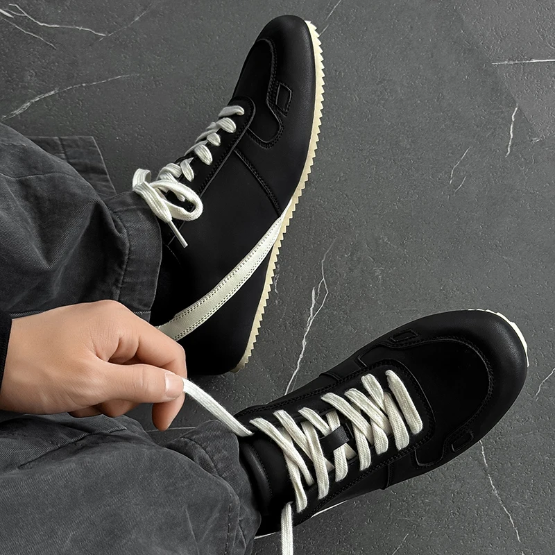 

2026 Новые удобные, модные, модные спортивные нишевые туфли для отдыха на открытом воздухе на тонкой подошве, мужская обувь