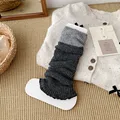 gris oscuro