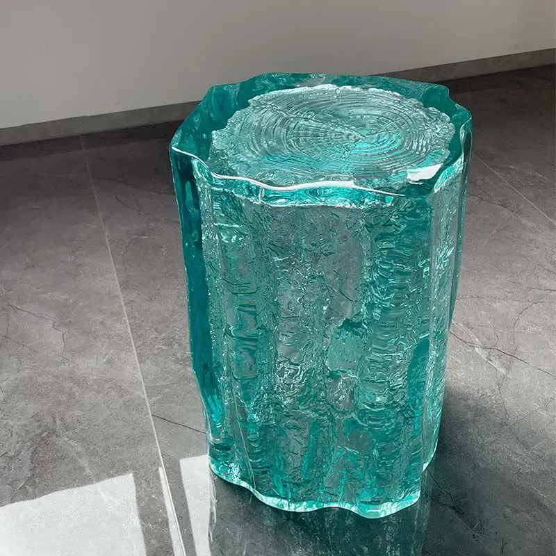 

Прозрачный эпоксидный табурет TTStool: креативная акриловая скульптура в виде ледника с платиновым кристаллическим краем для гостиной