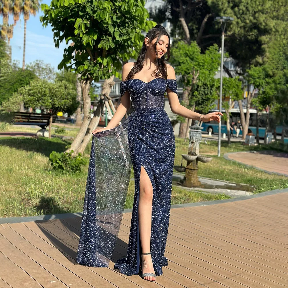 

Shiny Spotted Off the Shoulder Pleated Formal Prom Dress Long Backless Sweep Court Prom Gown with Side Slit robes de soirée