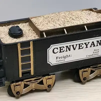 Treno elettrico per bambini Pista giocattolo Ferrovia Set da fumo classico Binario Treno a vapore retrò Locomotiva Playset Modello di camion Giocattolo Ragazzi