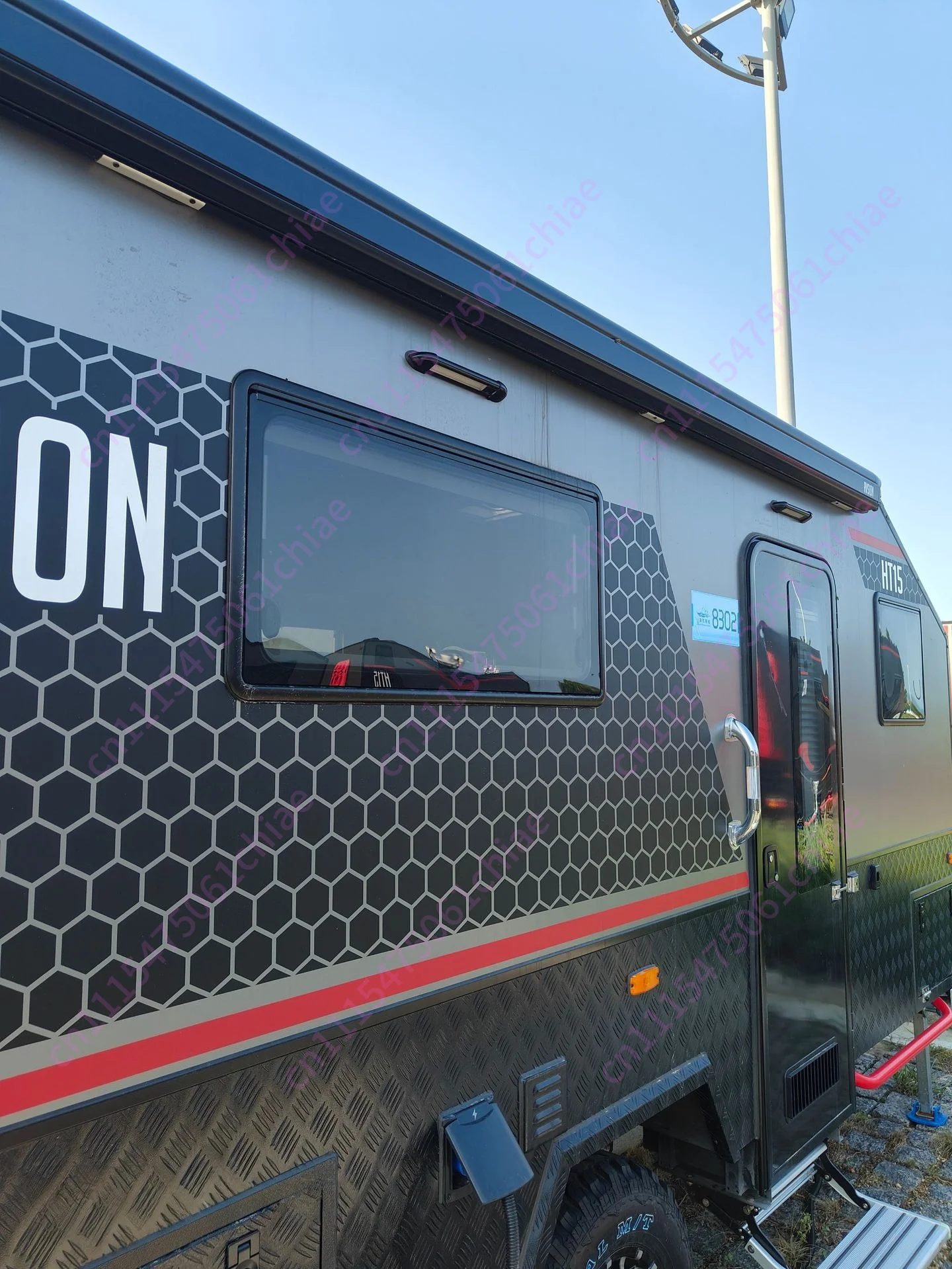 MD‑JPR10 RV Right‑Angle Push‑Out Side Window, Integrated Molding Roller Blind Flyscreen Complete Camper Van Accessory