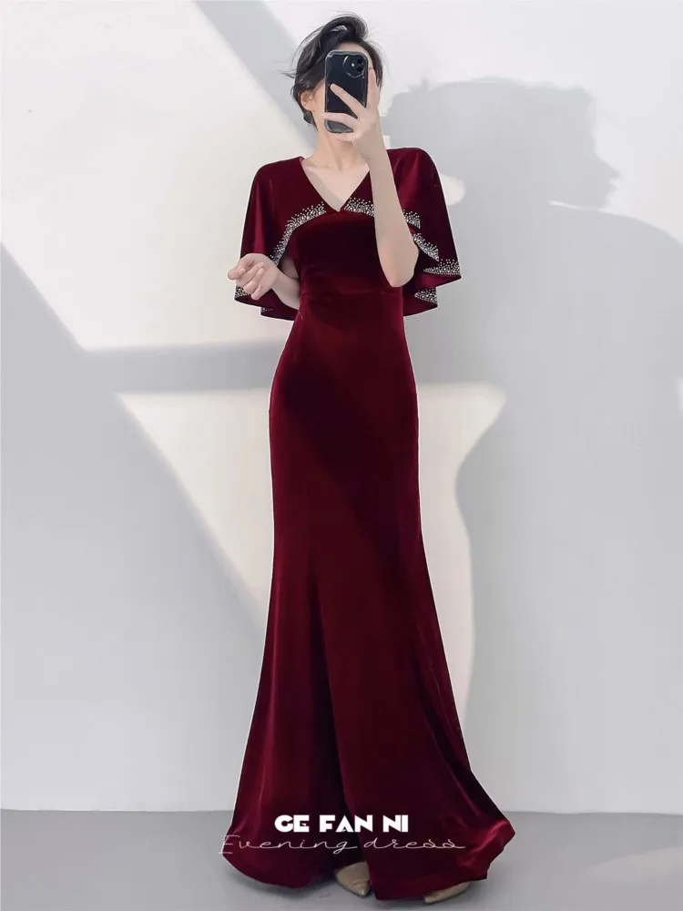 A new wine red velvet fishtail light luxury and niche dress for the host