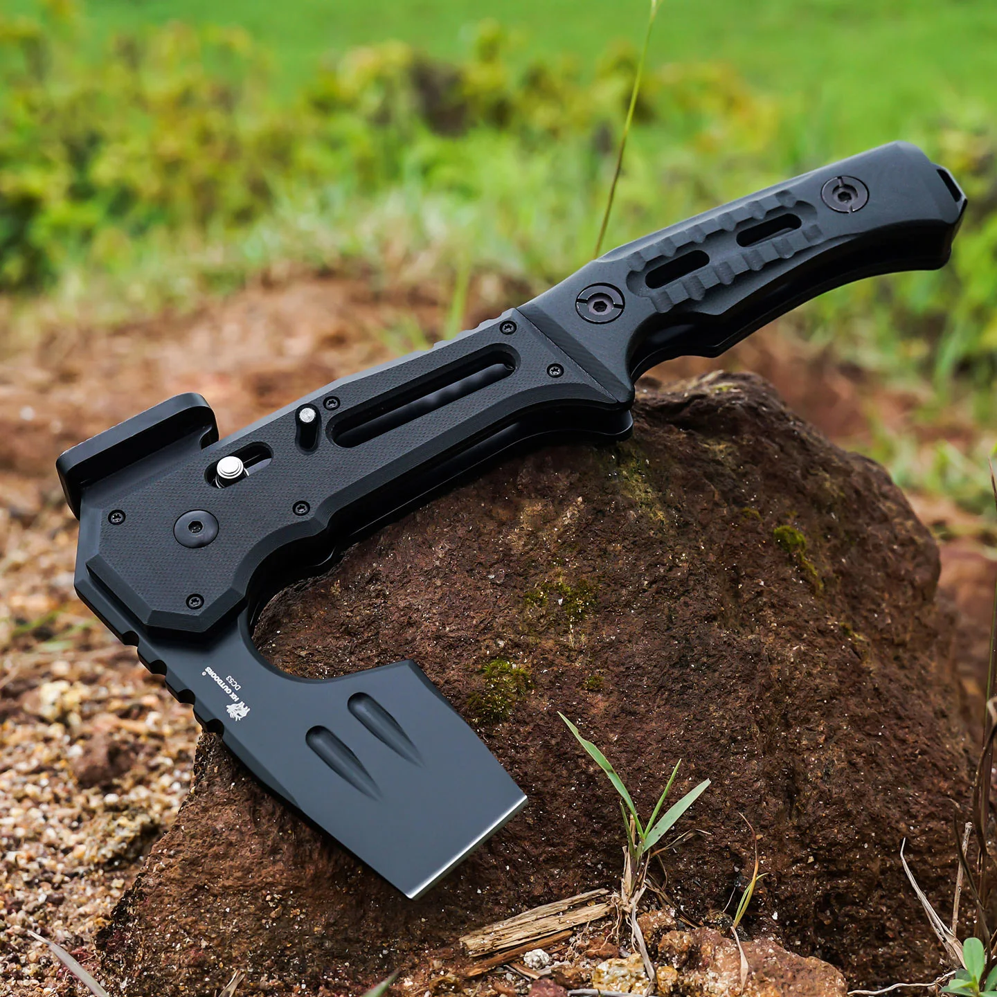 The HX Outdoors DC53 tactical folding axe is designed for portability and reliable performance in outdoor environments. Crafted from durable DC53 steel, it offers strong cutting capability while maintaining a compact, foldable design for easy carry and st 3