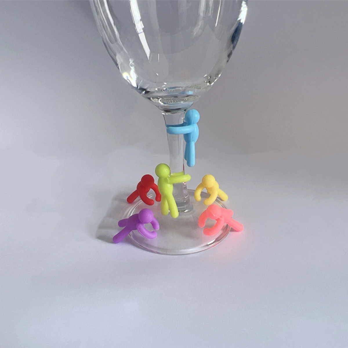 

2026 Creative silicone wine cup holder, tea cup distinguisher, humanoid wine cup, glass cup identification mark, small person ma
