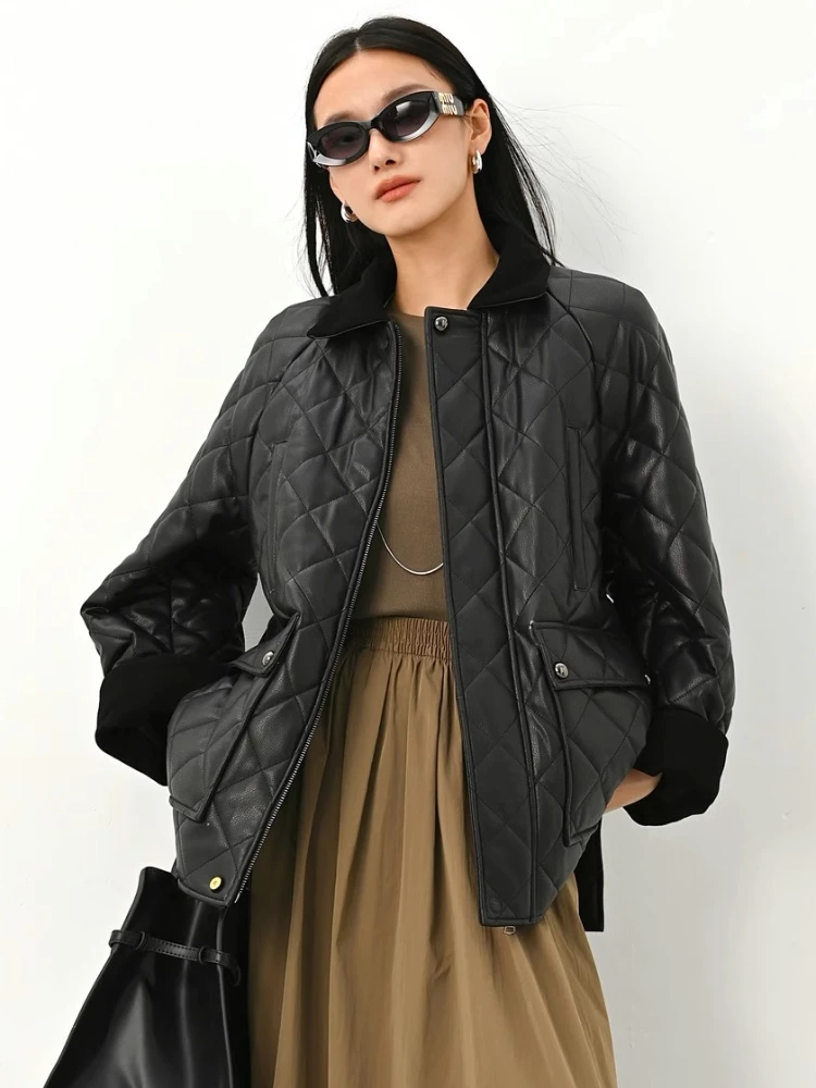 Piumini trapuntati in vera pelle per donna Autunno Inverno 2025 Nuovo cappotto in piuma d'oca bianca semplice di fascia alta in vera pelle di pecora nera