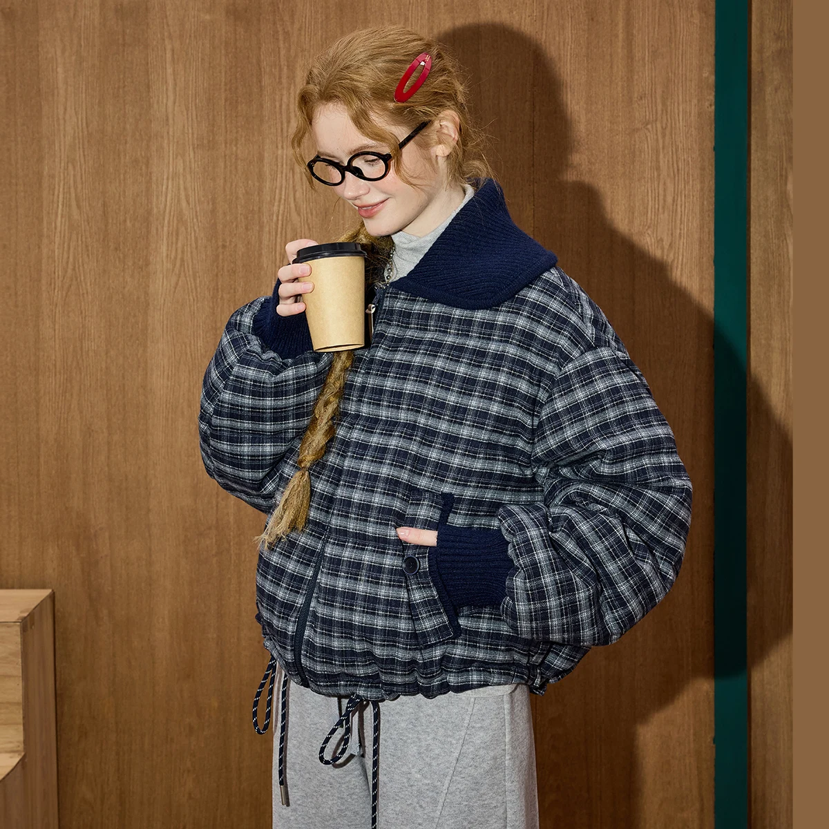 سترة نسائية شتوية لعام 2025 بياقة 90% سترة قصيرة منتفخة منقوشة مرقعة معطف دمية بلوزة تصميم سترة مبطنة كبيرة الحجم #6