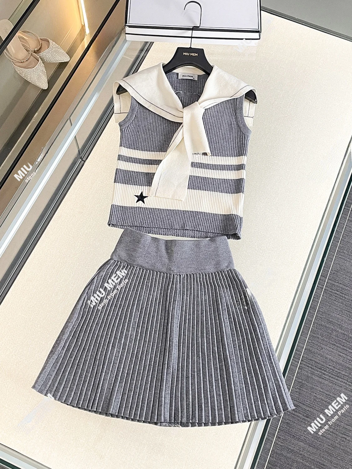 

Высококачественный вязаный комплект из жилета и юбки для женщин, темно-синий воротник, хрупкий Sle, осенняя коллекция, костюм из двух предметов из полиэфирного волокна