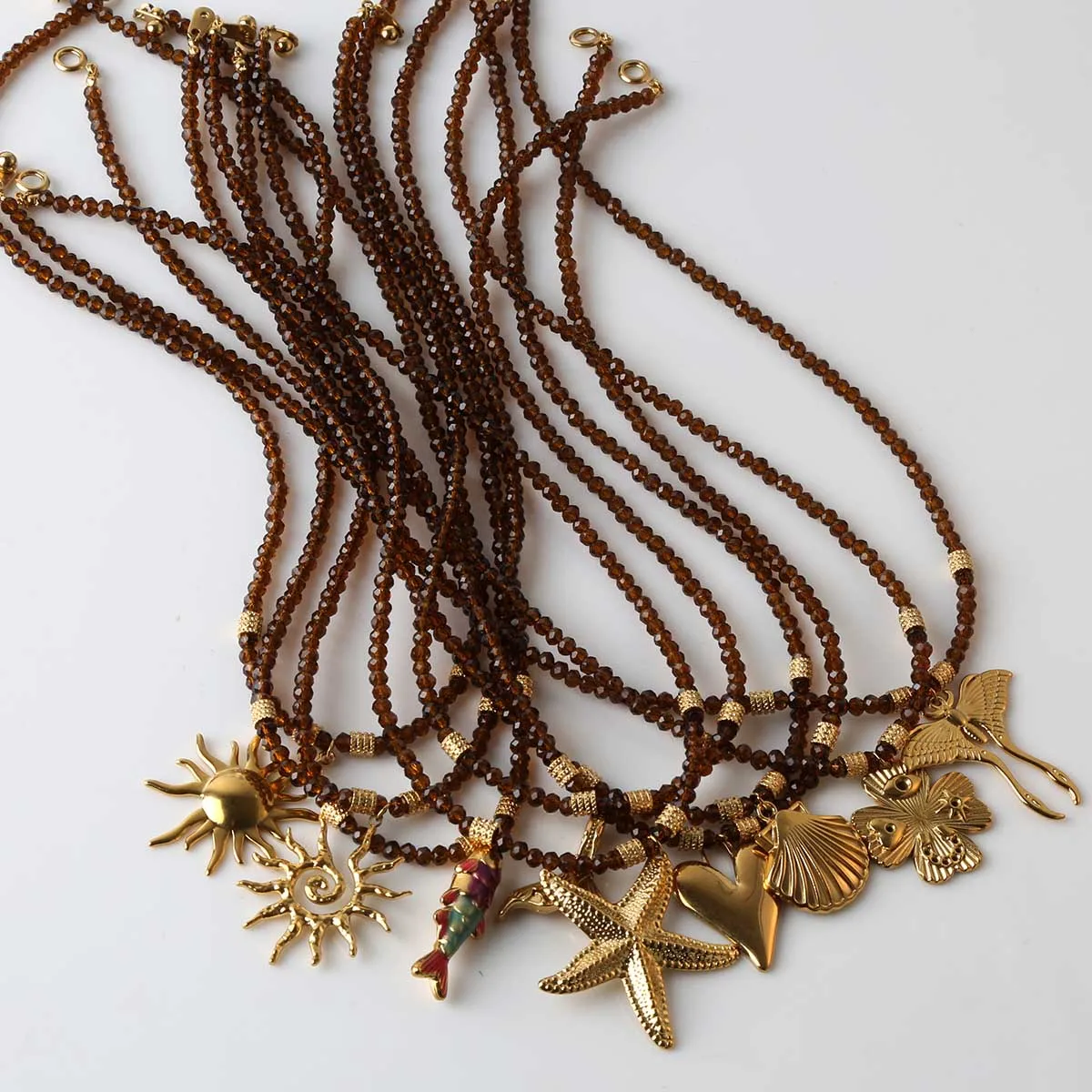 Otoño e invierno, venta al por mayor, colgante de acero inoxidable Maillard, collar de cuentas de color café de cristal, cadena de suéter