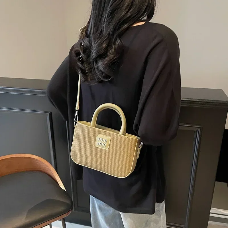 2025 nova bolsa crossbody moda personalidade lazer mão carregando pequeno saco quadrado pequena tendência feminina bolsa de ombro