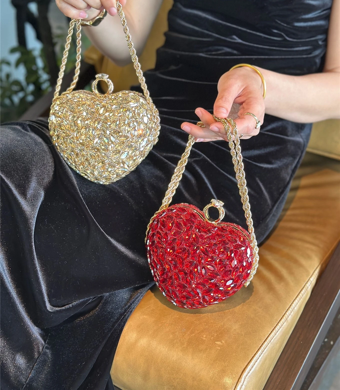 

Red Diamond Studded Heart-shaped Handbag Fashion Metal Chain Crossbody Bag Socialite Banquet Dinner Bag Party Bag