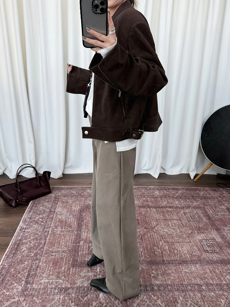 Jaqueta Feminina de Couro Sintético com Zíper e Gola Alta, Textura Choco Brownie, Design Brownie, Estilo Meia-Idade