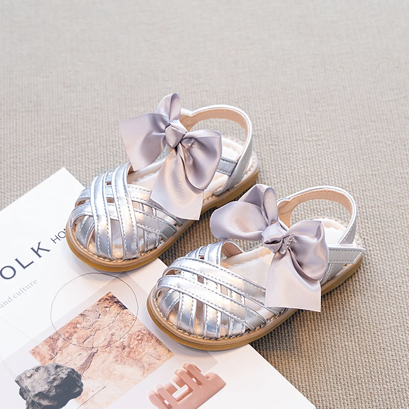 Girls Closed Toe Gladiator Sandals Bow Kids Summer Princess Shoes Cut-outs Breathable Children Beach Flat Sandals Silver Outdoor