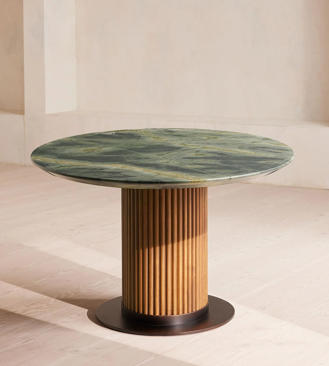Newstar High Quality Natural Stone Meticulously Crafted Green Durable Stylish  Round  Marble Dining Table