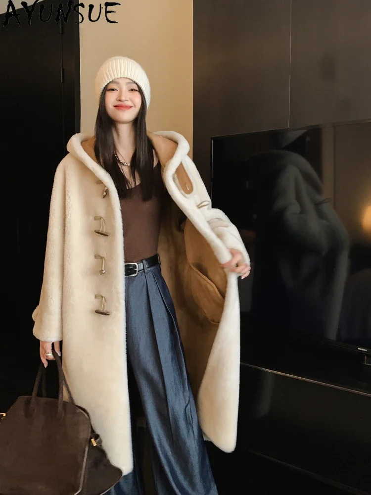 AYUNSUE 100% Wool Coats for Women 2023 Elegant Sheep Shearing Jacket Hooded Winter Long Fur Coats Horn Button Roupas Femininas