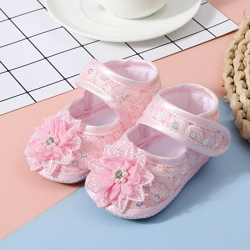 1 Pair of Baby Non-Slip Toddler Shoes, Lovely Pearl Flower Design, Suitable for Indoor and Outdoor and Holiday Parties.