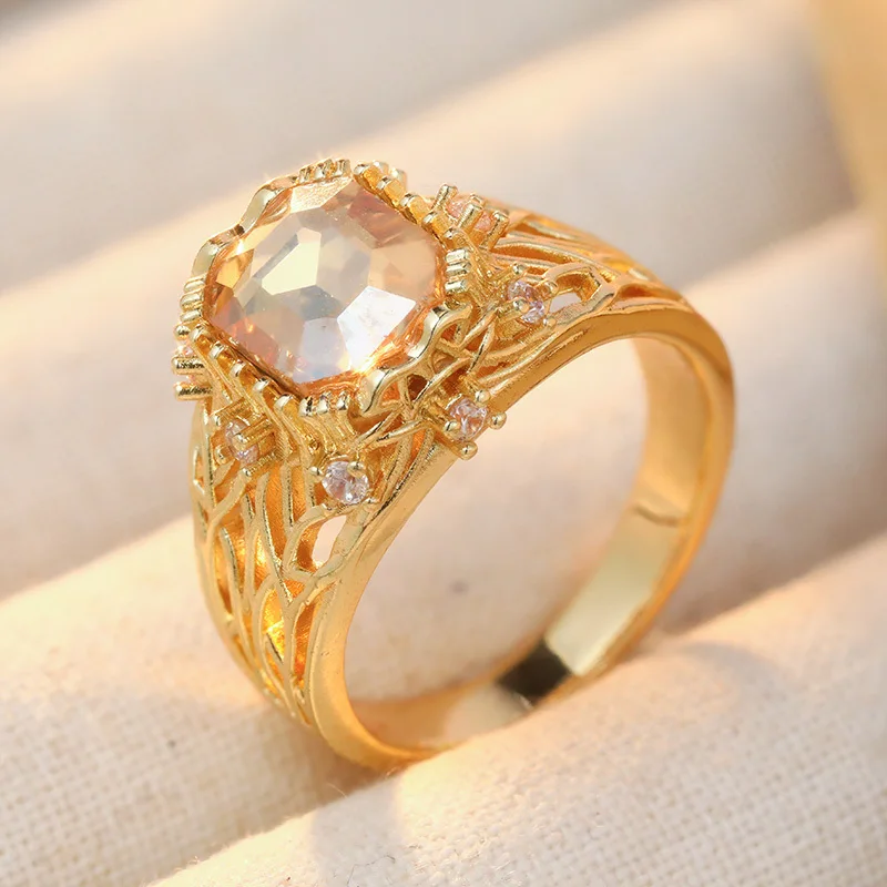 Damen Quadratischer Hohlring mit Kubischem Zirkon, Exquisites Musterdesign, Vergoldet, Leichter Luxusring, Eleganter Schmuck