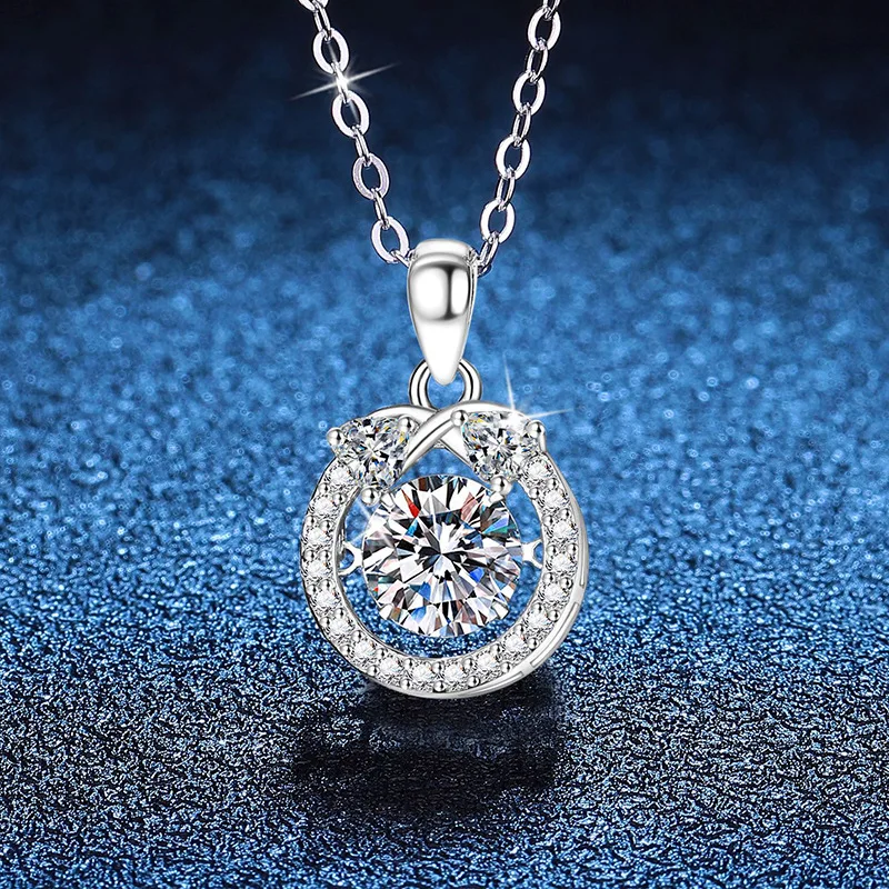 

Platinum PT95018k Gold Necklace Women's Moissanite Pendant Valentine's Day Love Dynamic Pendant 1 Carat Moissanite Necklace