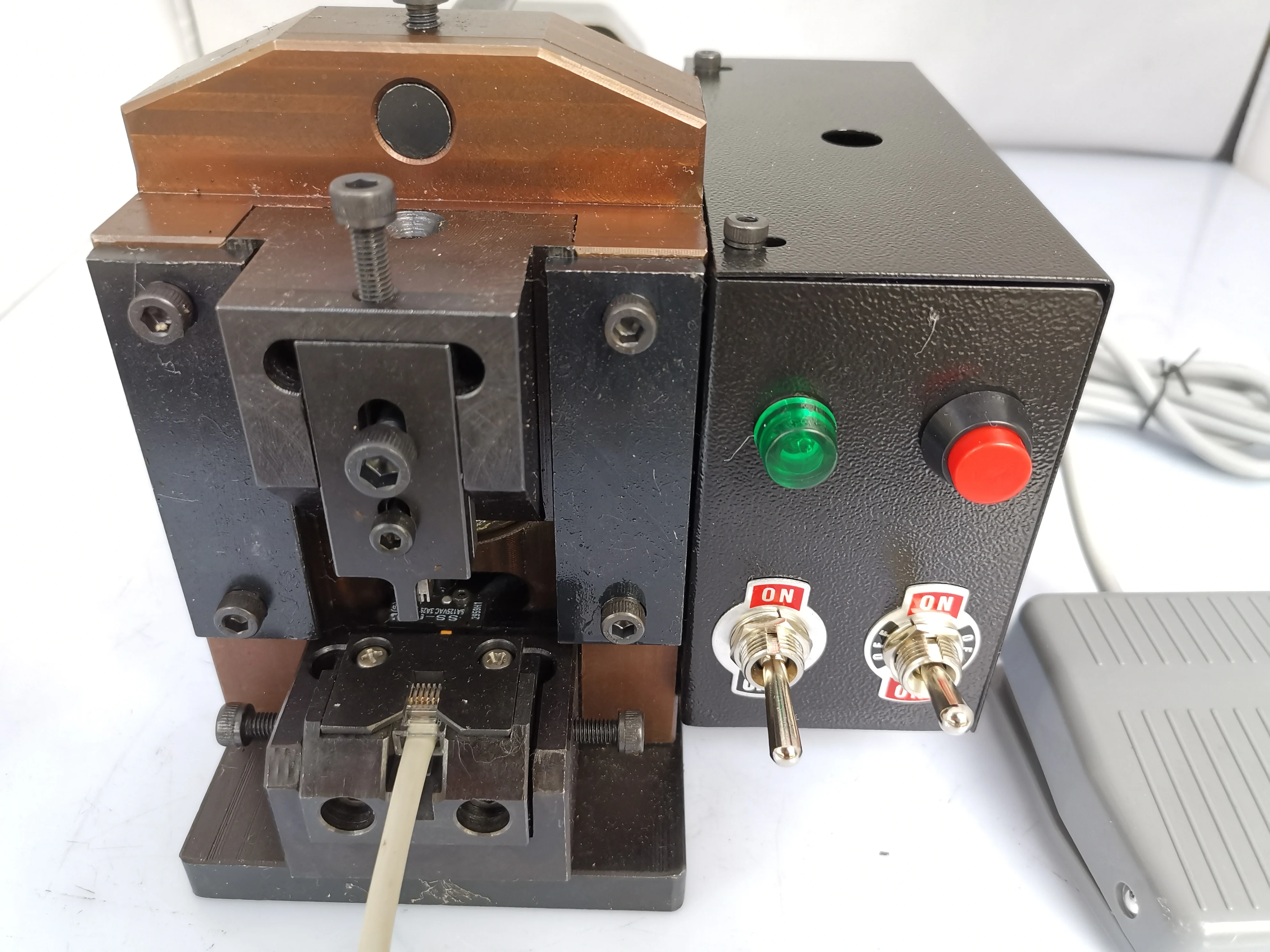 

Automatic crystal head crimping machine, network cable connector terminal machine, commercial network cable connector production